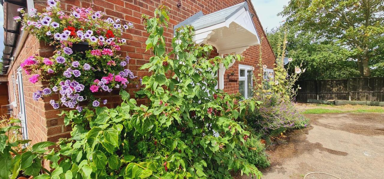 Sherwood Bungalow 3 Bedroom Entire Property Boston Eksteriør bilde